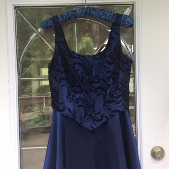 PROM GRAD EVENING DRESS - Picture 1 of 10